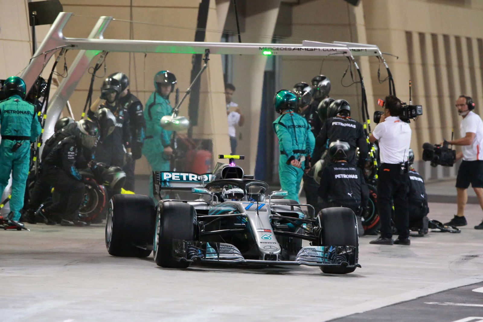 Analisis Balapan F1: Bagaimana Vettel lolos dari 'skakmat' Mercedes