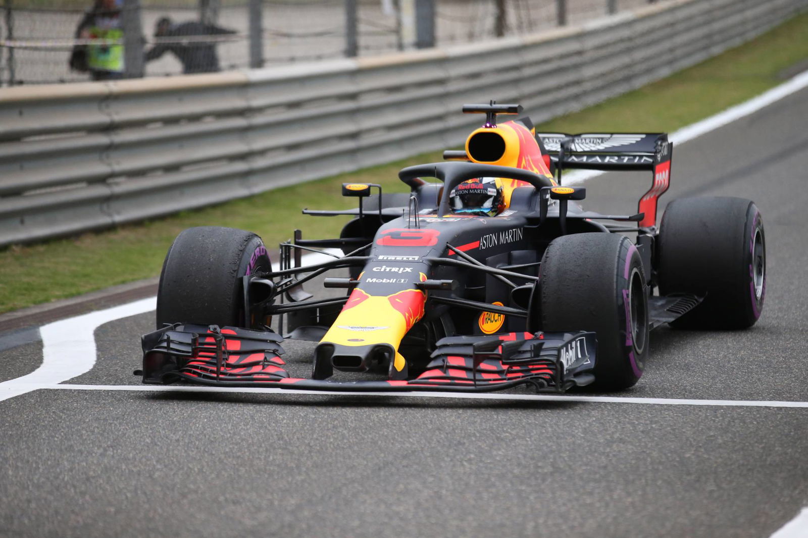 Hamilton tercepat lagi di China F1 FP2