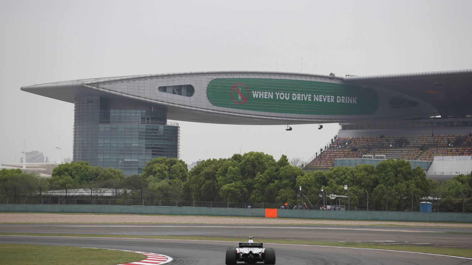 F1 Paddock Notebook - Chinese GP Friday