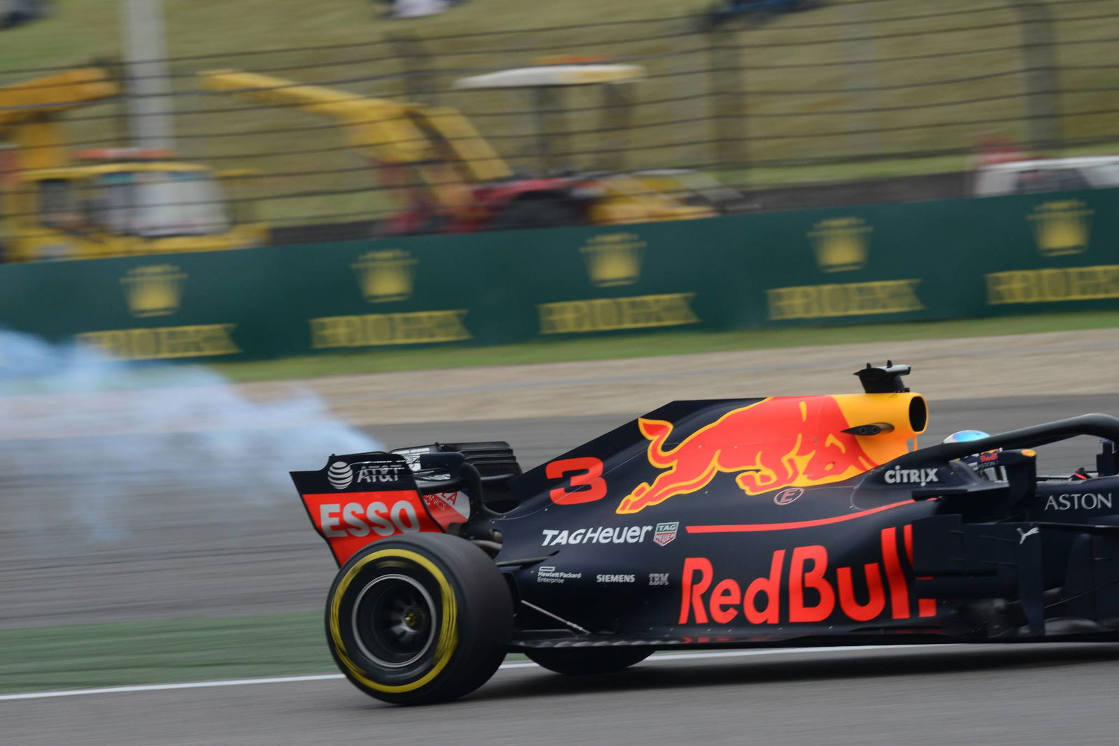 Mercedes F1 team explains China Safety Car strategy 