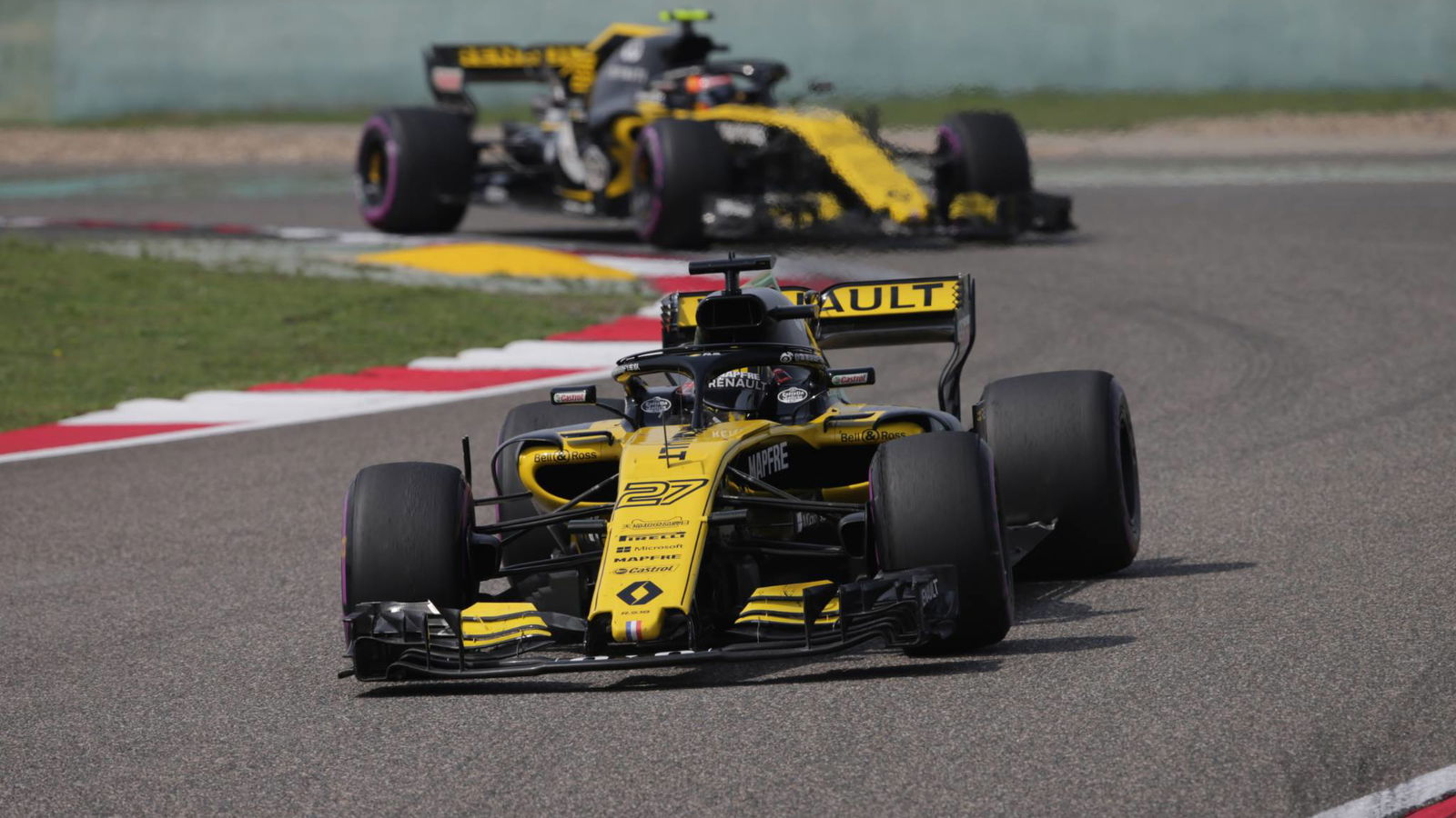 Renault ‘disappointed’ by gap to top three F1 teams 