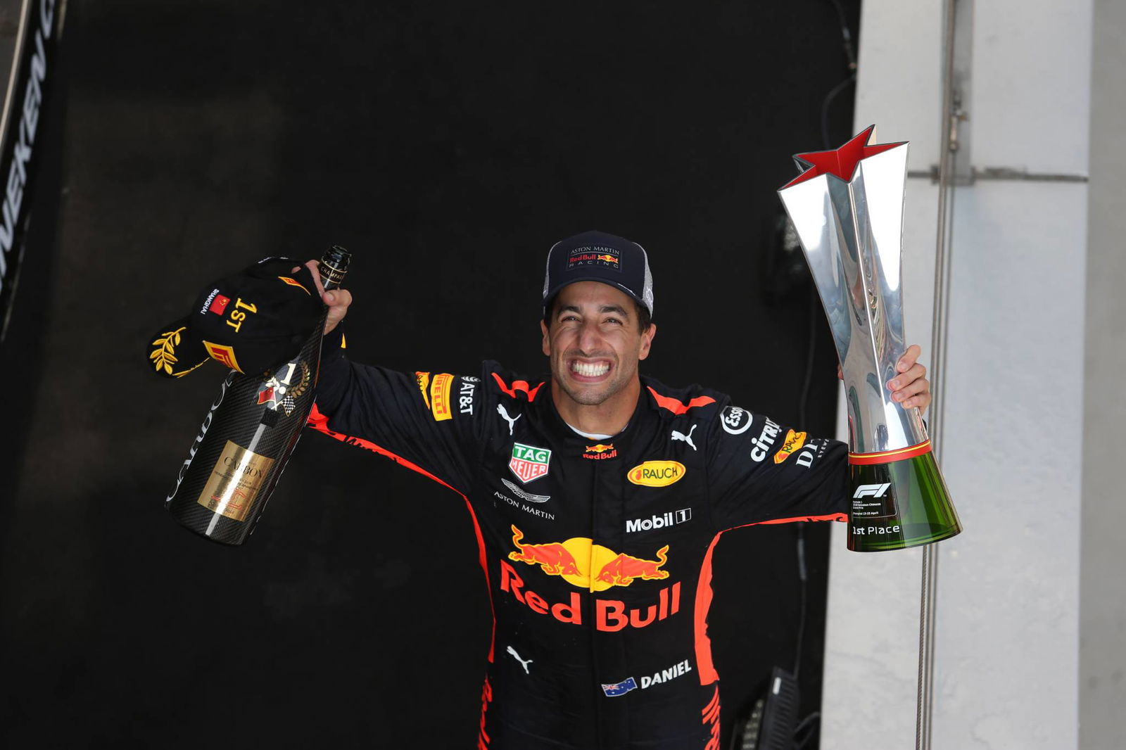 Ricciardo membantah telah menandatangani perjanjian awal F1 dengan Ferrari
