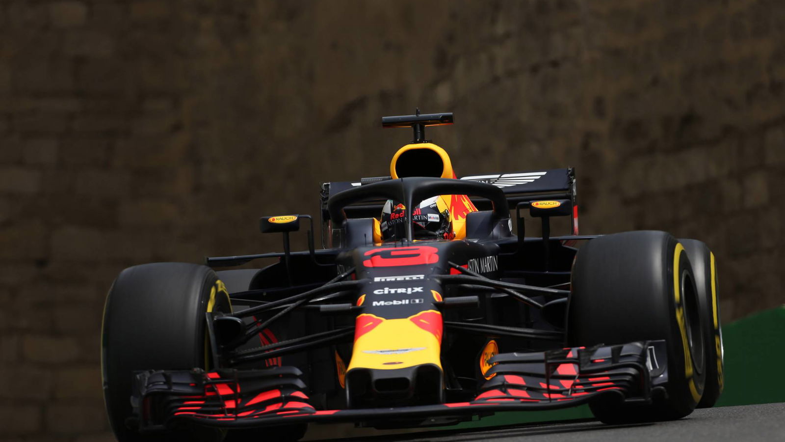 Ricciardo memimpin Baku FP2 saat Red Bull tampil mengesankan