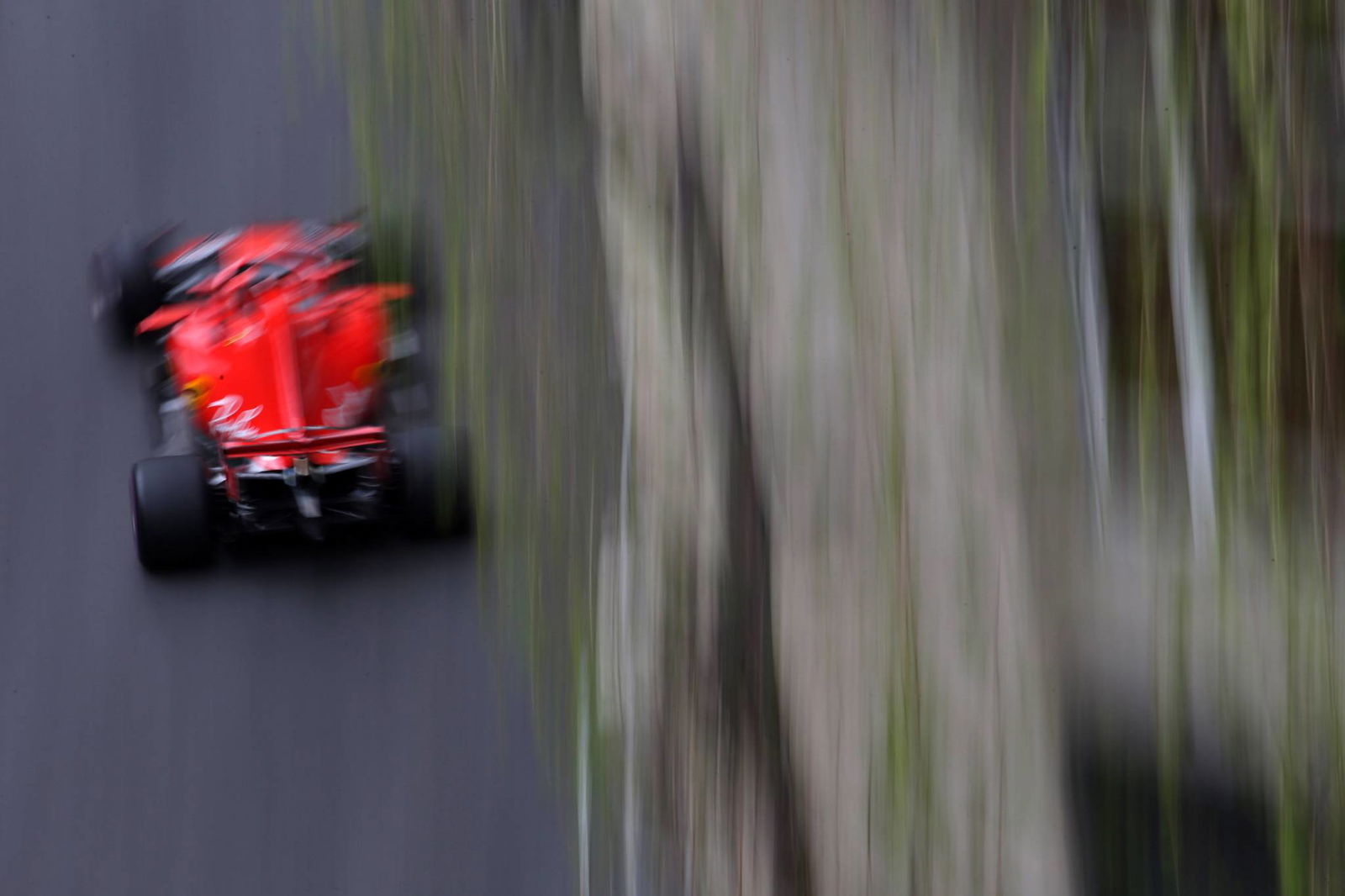 Vettel tercepat saat Sirotkin jatuh di latihan final Baku F1
