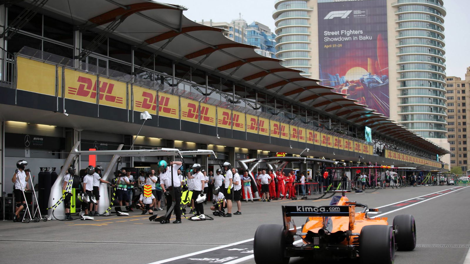 F1 Paddock Notebook - GP Azerbaijan Jumat