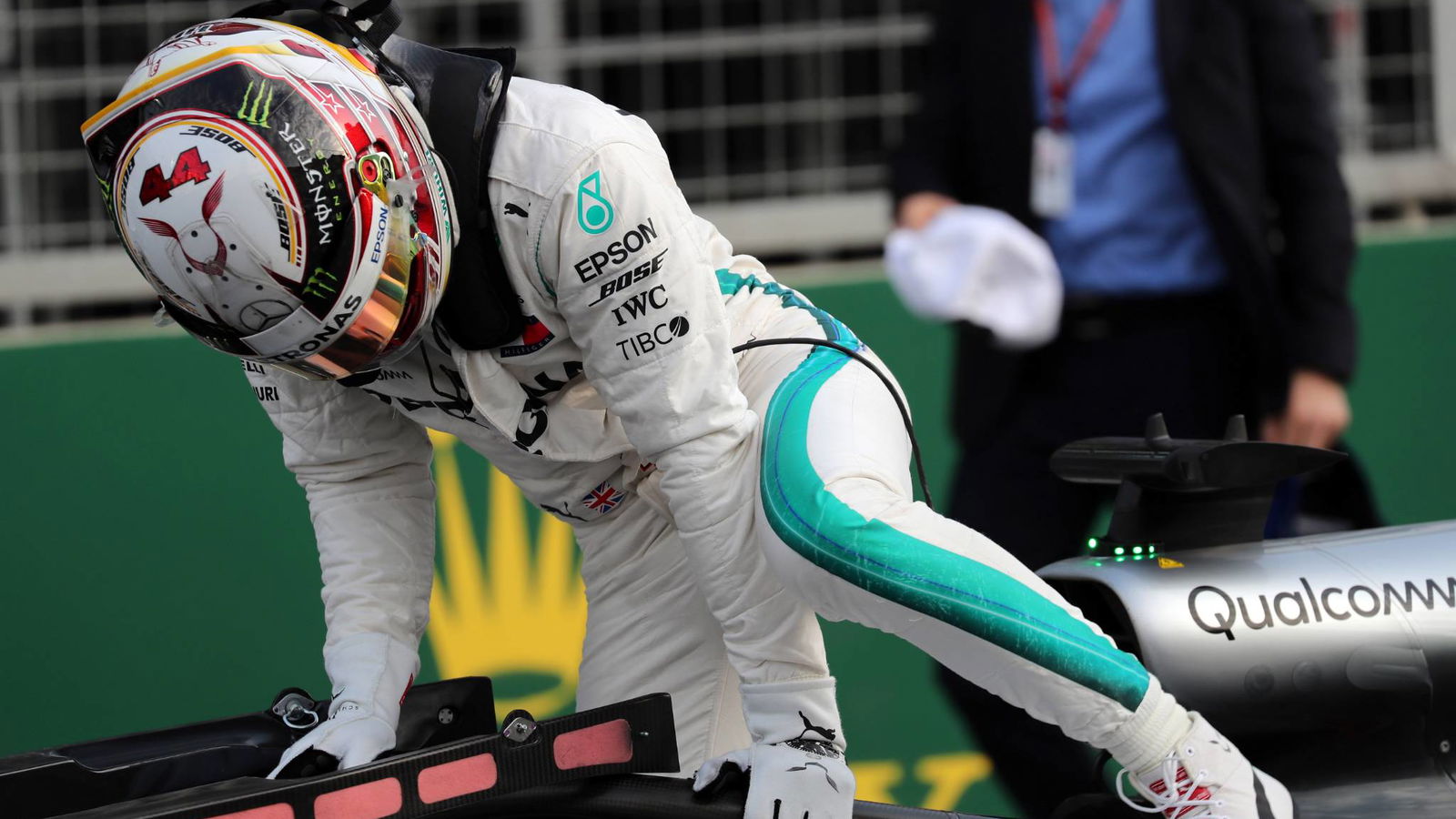 Hamilton ignores Ecclestone “fed up” comments