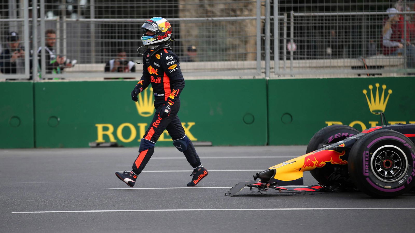 Verstappen dan Ricciardo diperintahkan untuk meminta maaf ke pabrik Red Bull F1