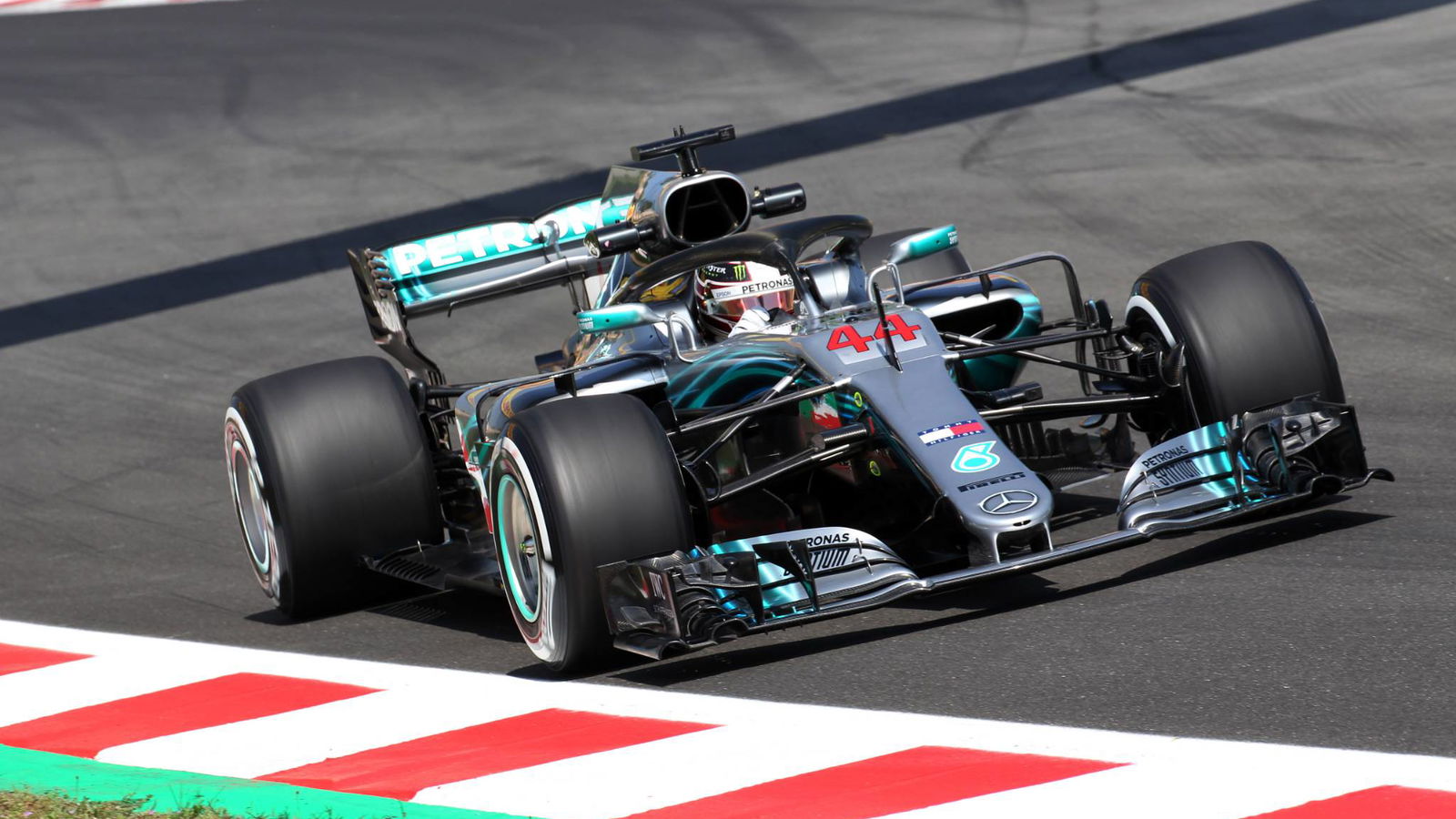 Hamilton leads Ricciardo in mistake-ridden FP2 in Spain 