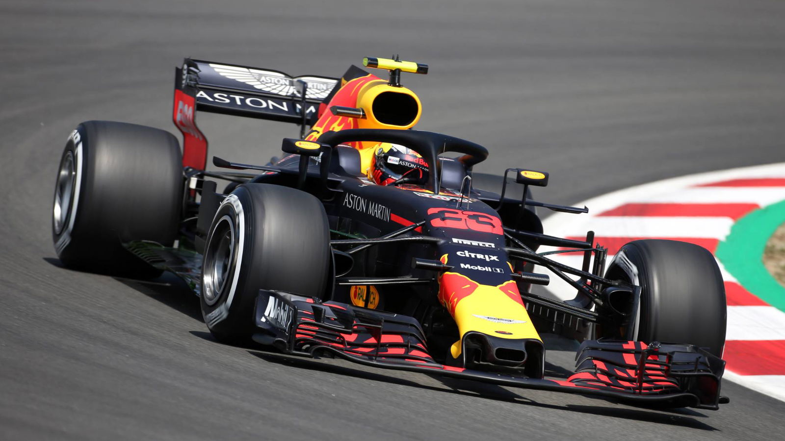 Verstappen memuji hari yang positif meskipun mengalami kesulitan ban
