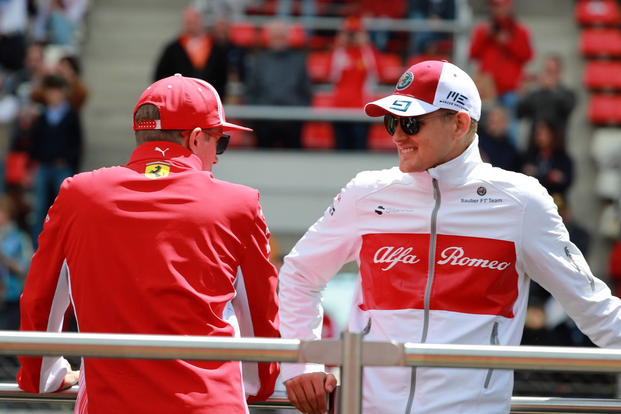 13.05.2018 - Kimi Raikkonen (FIN) Scuderia Ferrari SF71H and Marcus Ericsson (SUE) Sauber C37 