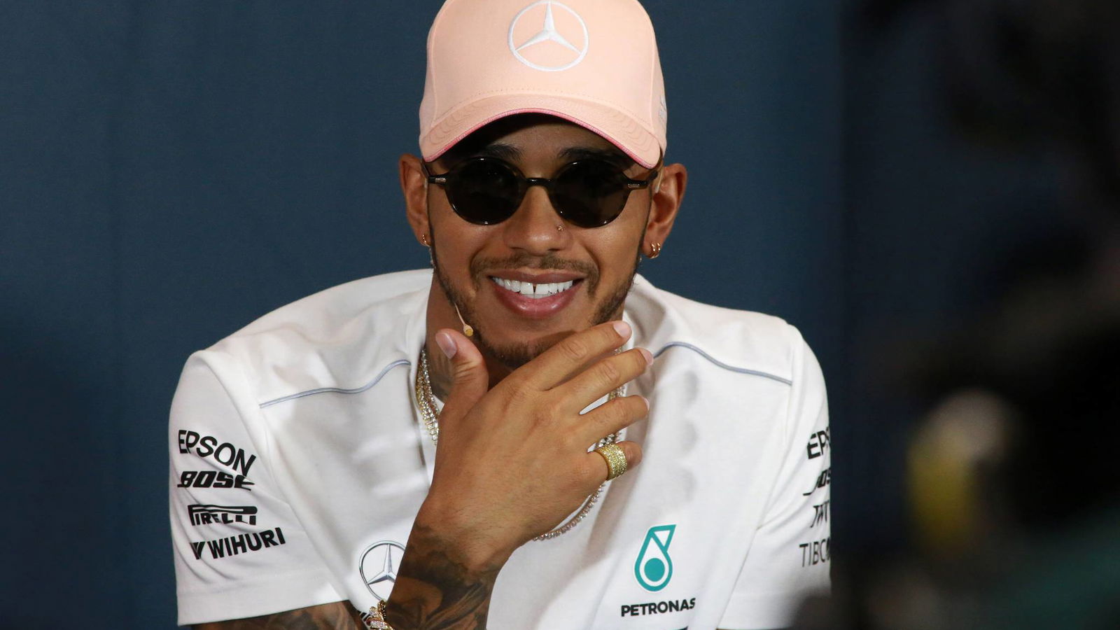 Mercedes' schedule delaying Hamilton contract talks
