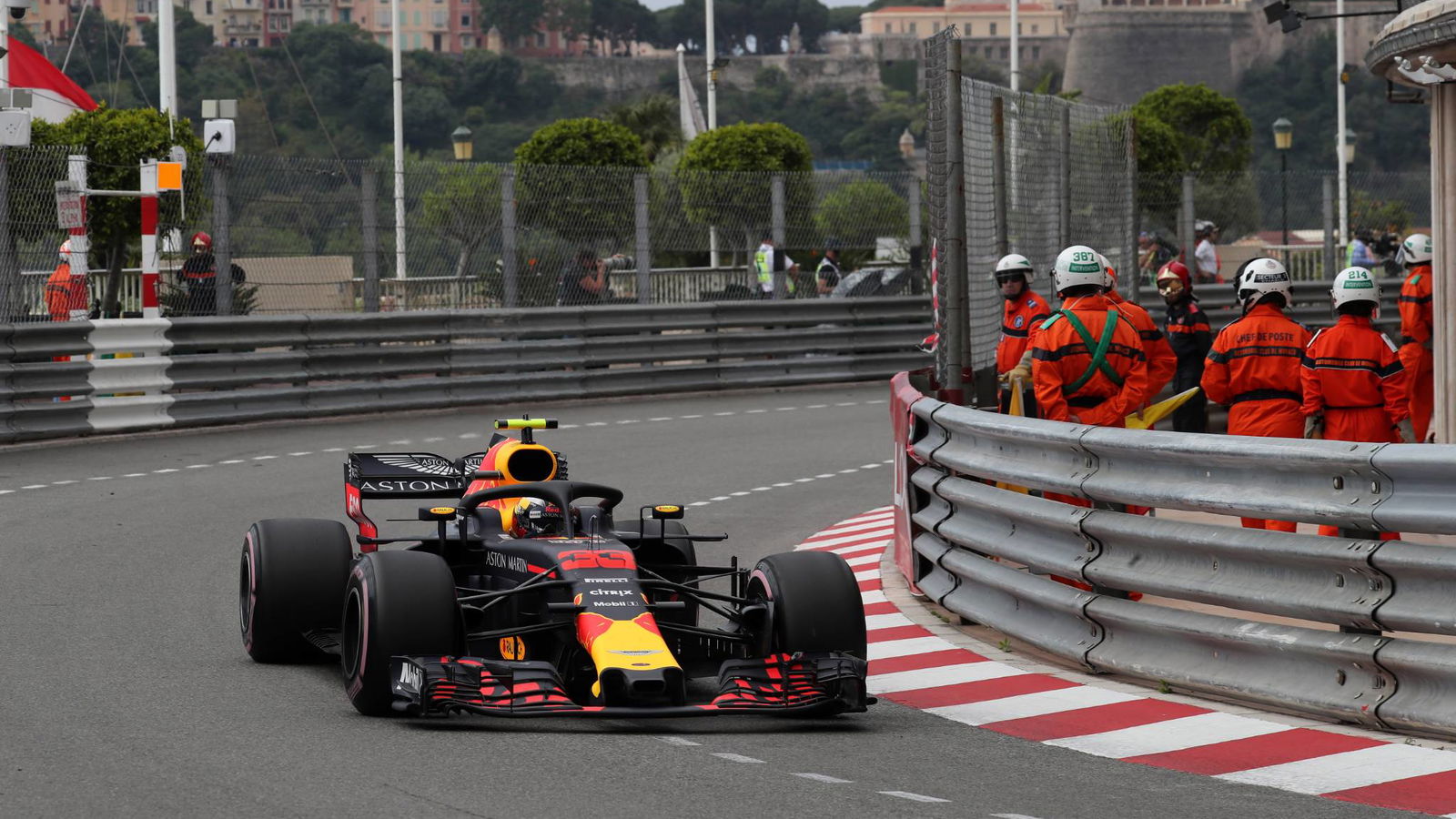 Verstappen menghindari penalti karena kembali ke trek di FP1 Monaco