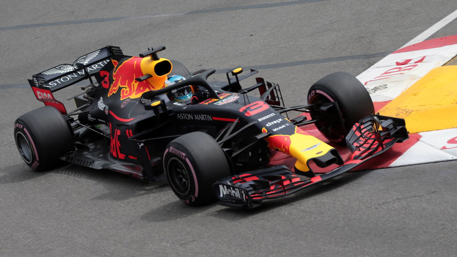 Ricciardo tercepat sebagai Verstappen crash keras di Monaco FP3