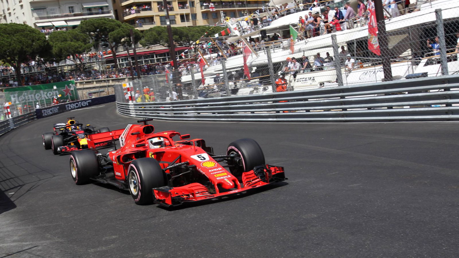 Vettel 'sedekat mungkin' dengan Ricciardo, Red Bull