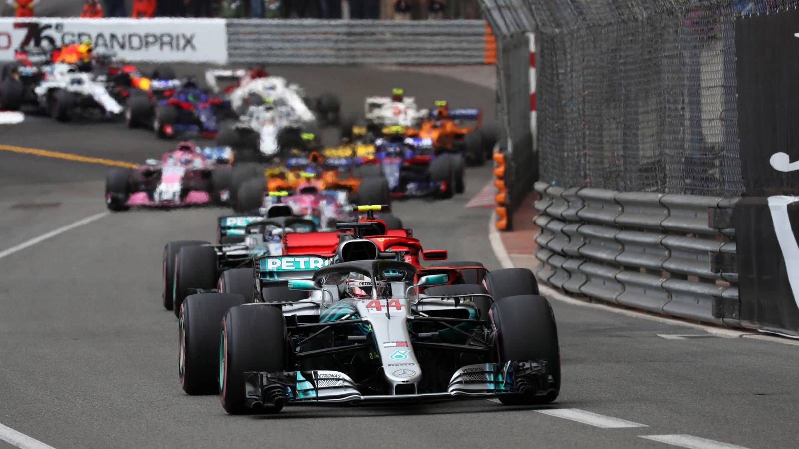 Hamilton 'tidak benar-benar balapan' di 'pelayaran' Monaco