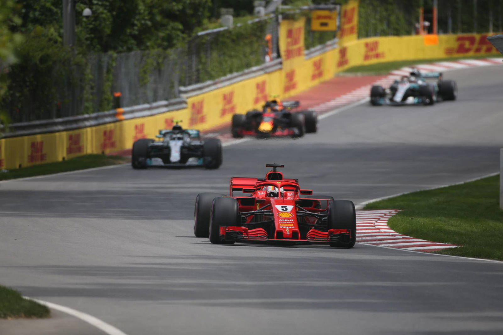 Hamilton: F1 salah arah dengan mesin