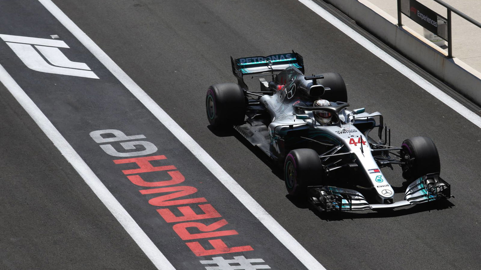 Hamilton pulls clear in second French GP practice