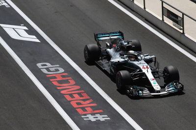 Hamilton pulls clear in second French GP practice