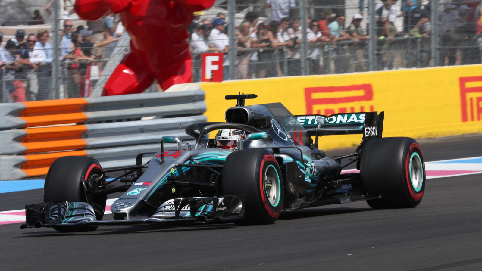 Hamilton melaju ke kemenangan GP Prancis; Vettel P5 setelah bentrokan
