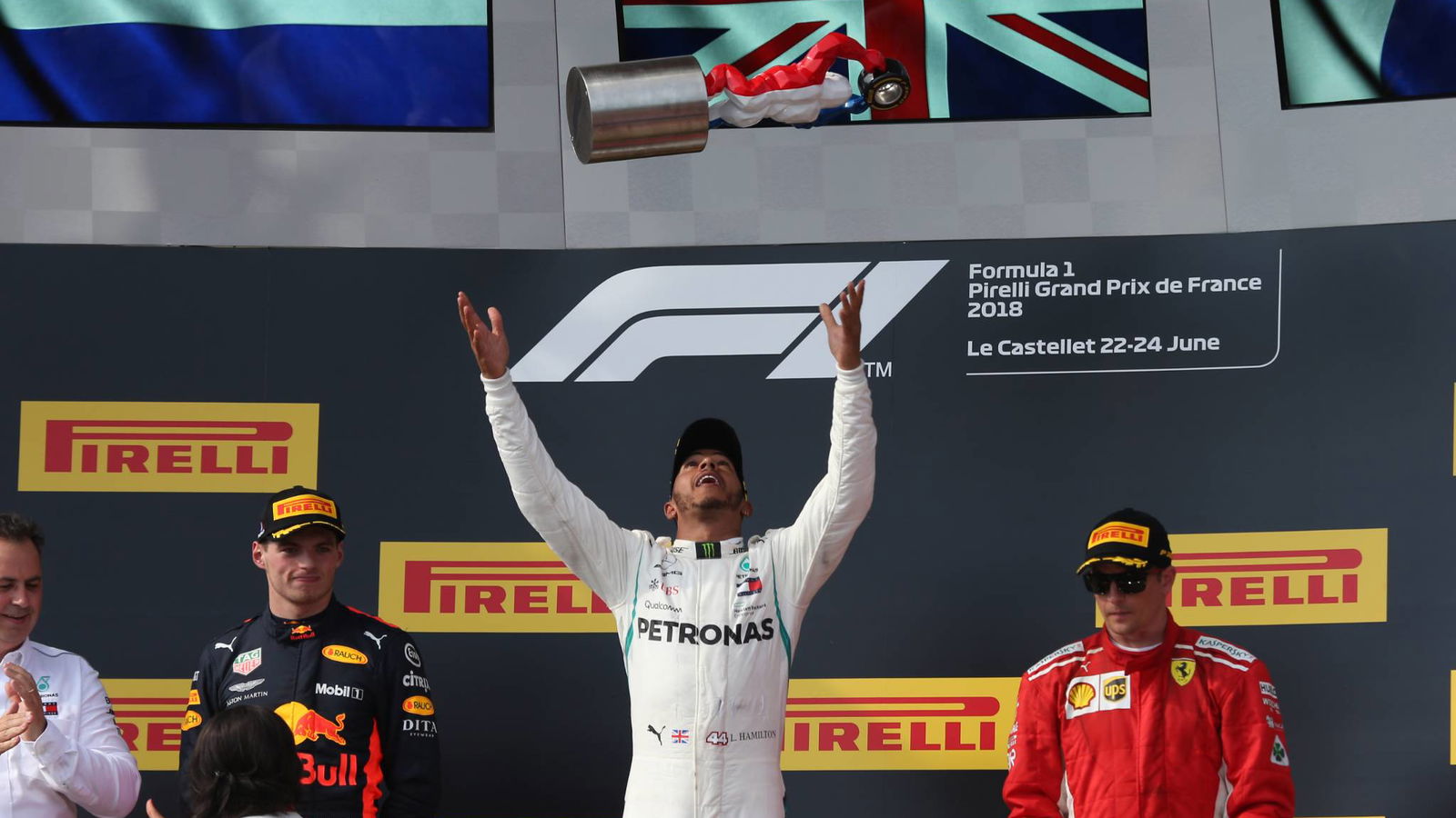 Hamilton: Penalti Vettel tap di tangan