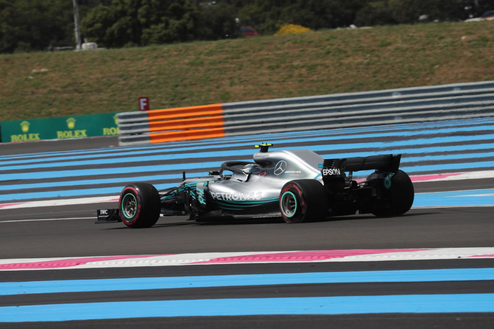 Hamilton: Penalti Vettel tap di tangan