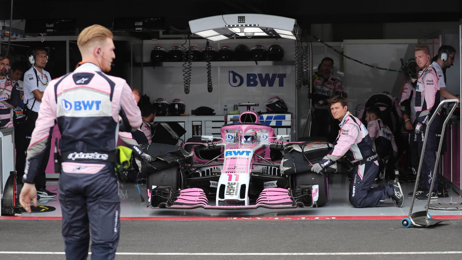 Mercedes memantau pembaruan mesin setelah Bottas, masalah Perez