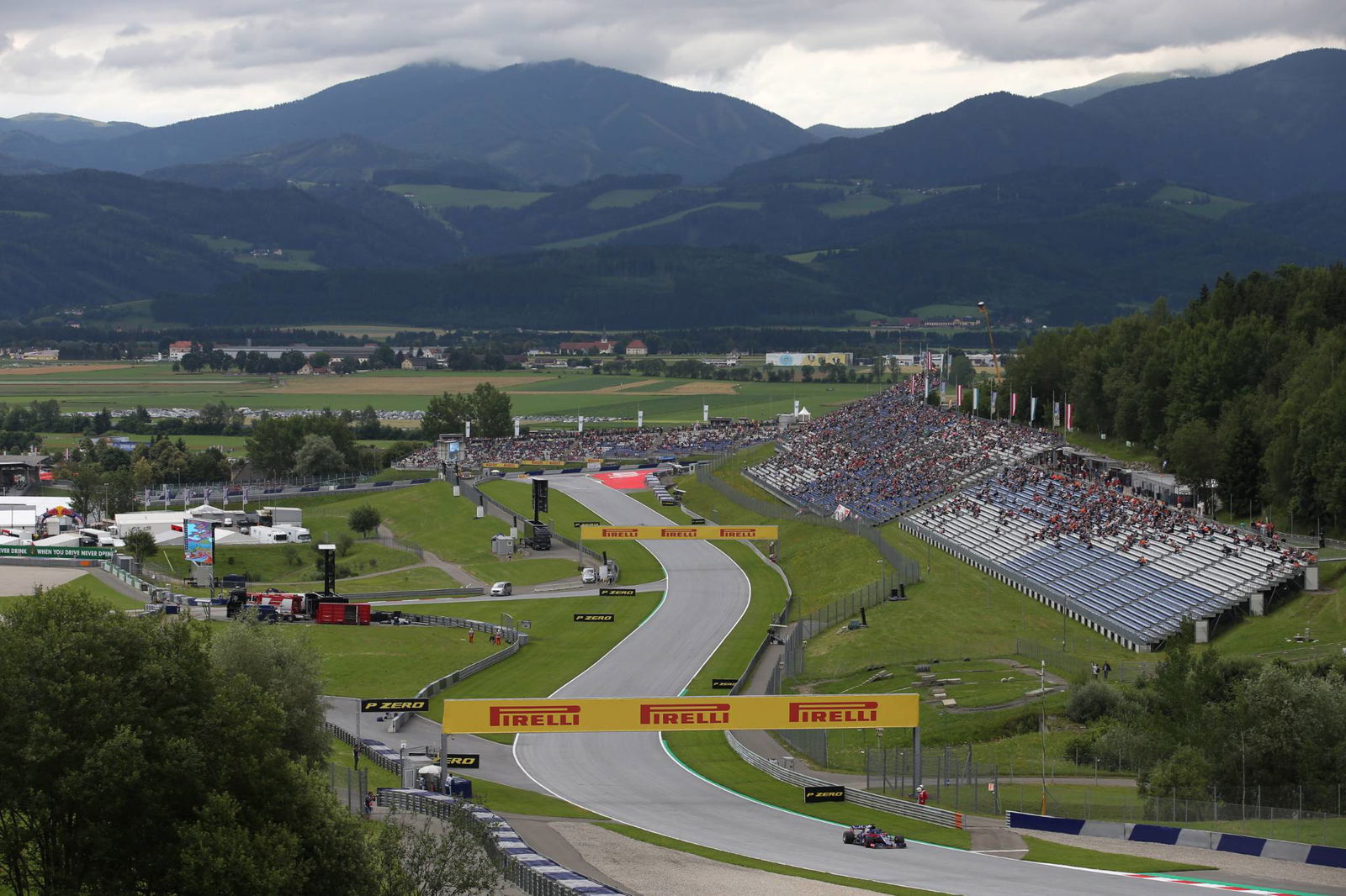 Hamilton menjadi tercepat lagi di latihan kedua F1 Austria