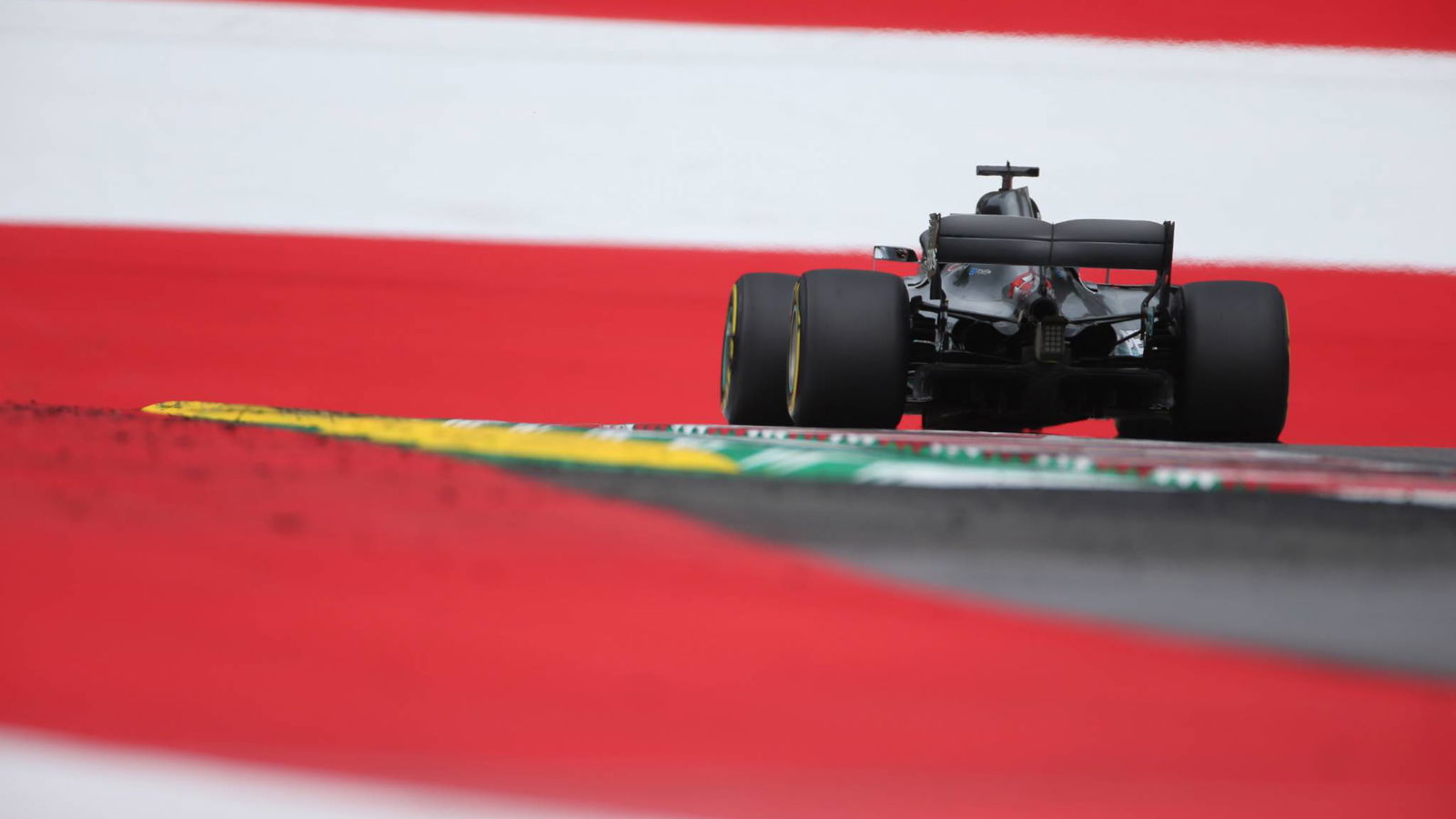 Hamilton on aero updates: Mercedes immediately better
