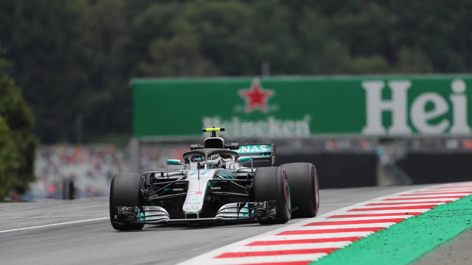 Bottas merebut tiang F1 Austria saat ketegangan berkobar di Red Bull