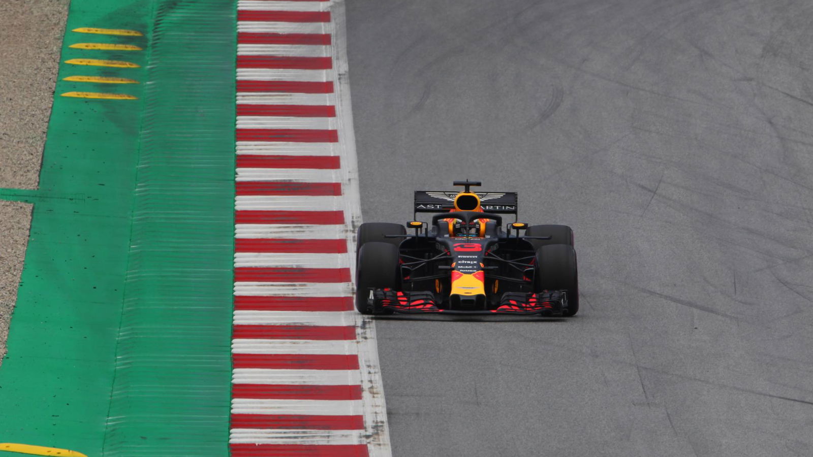 Ricciardo: Red Bull 'bisa lebih adil' dengan derek Verstappen