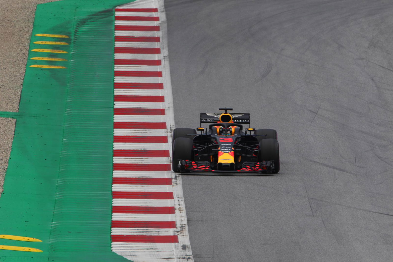 Verstappen: Sangat sederhana, giliran Ricciardo yang berada di depan