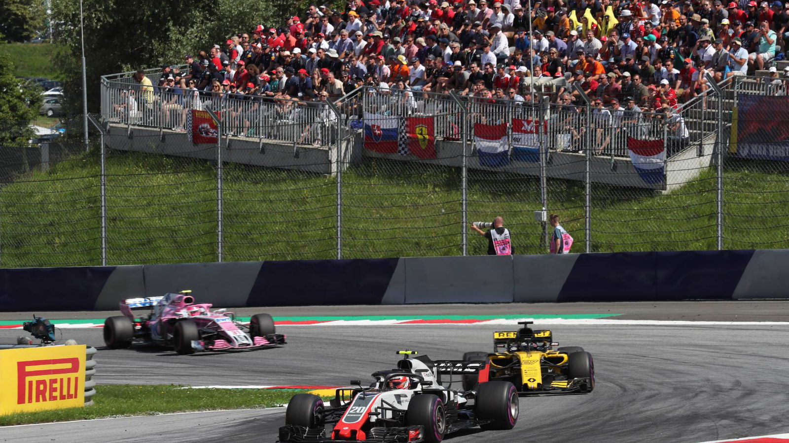 Magnussen: Konsistensi akan menentukan pertarungan lini tengah F1 untuk posisi keempat