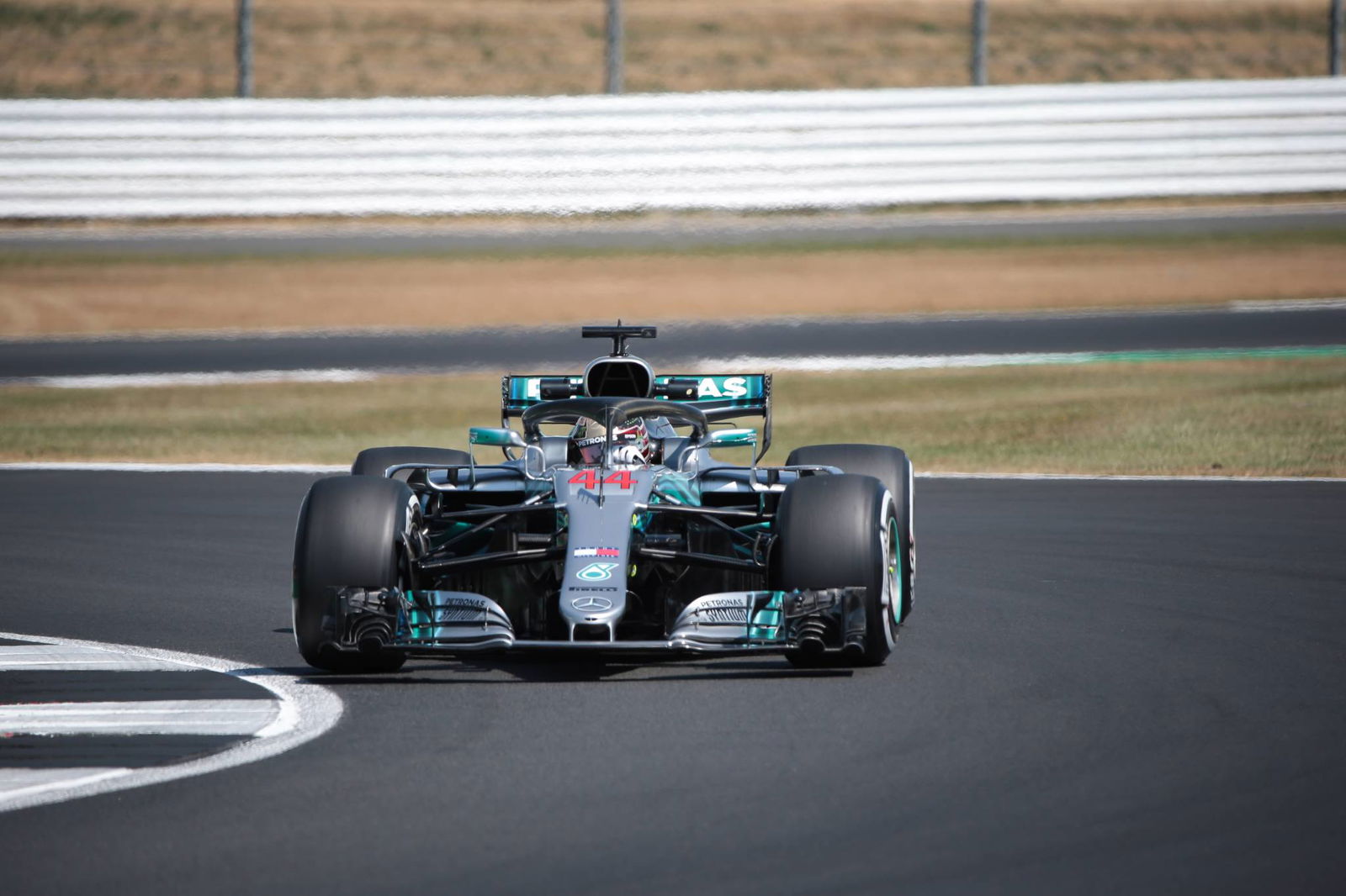 Hamilton mengalahkan Vettel untuk pemecah rekor pole GP Inggris keenam