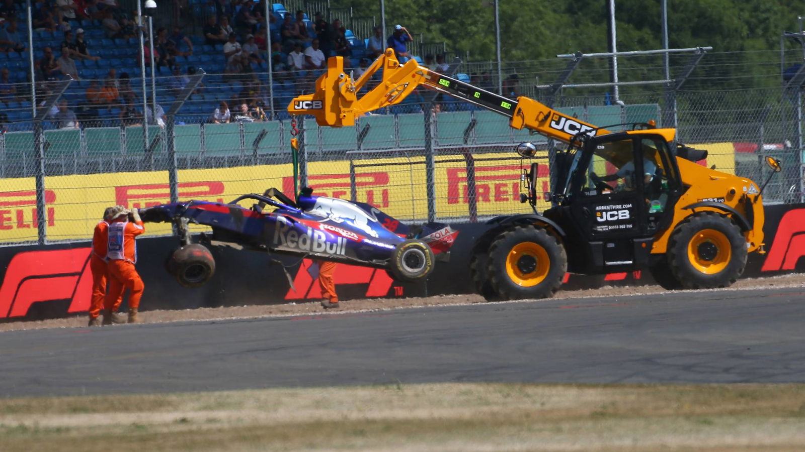 Hartley frustrated as luckless run continues with practice crash