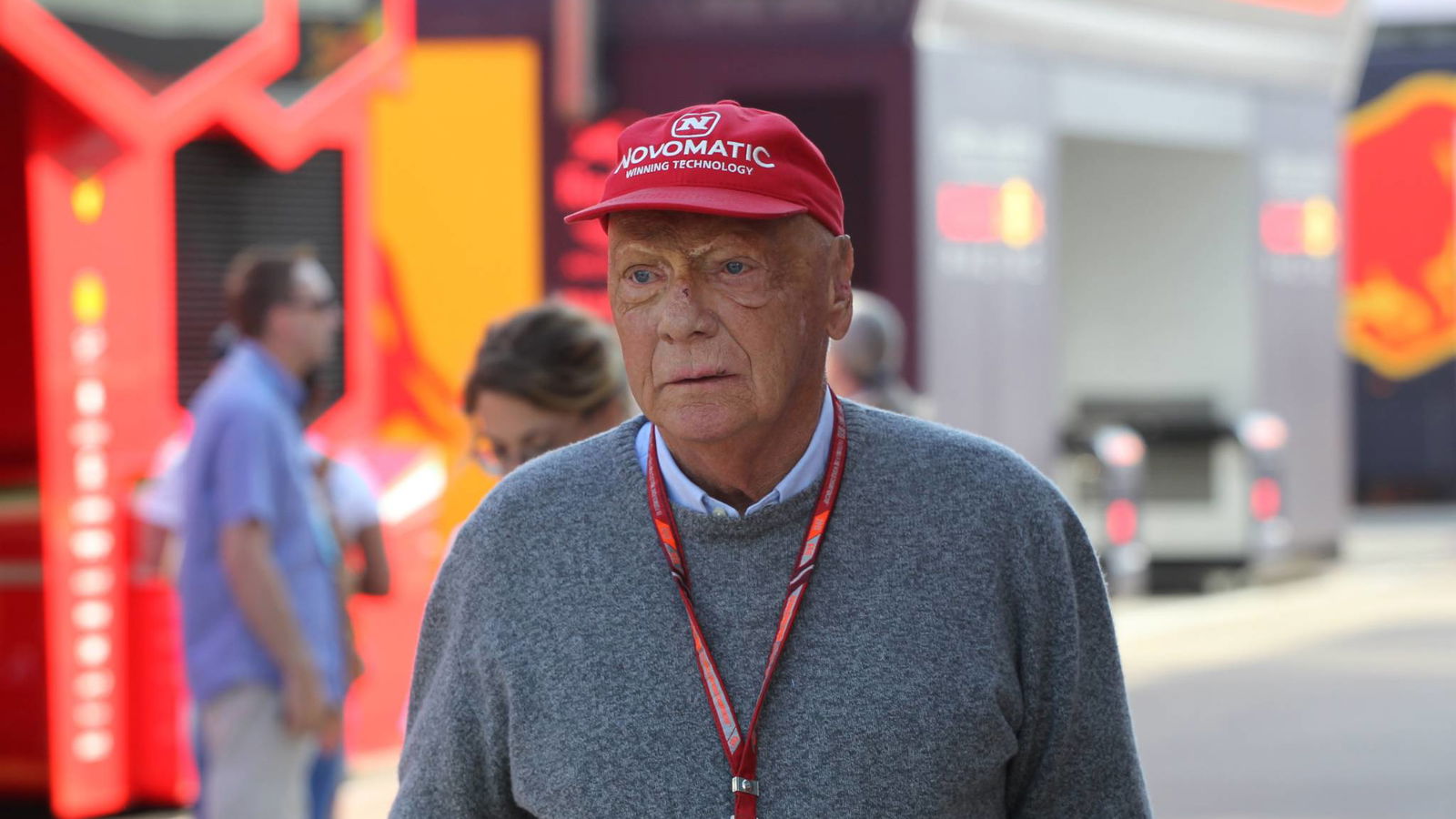 Niki Lauda undergoes successful lung transplant