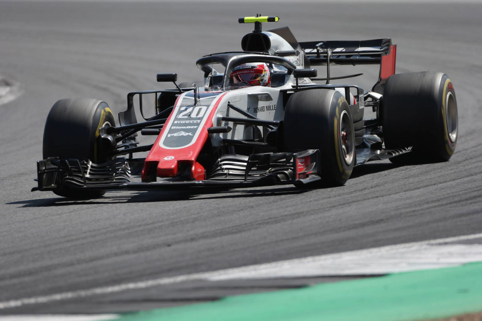 Hamilton accepts Raikkonen apology for ‘racing incident’ 