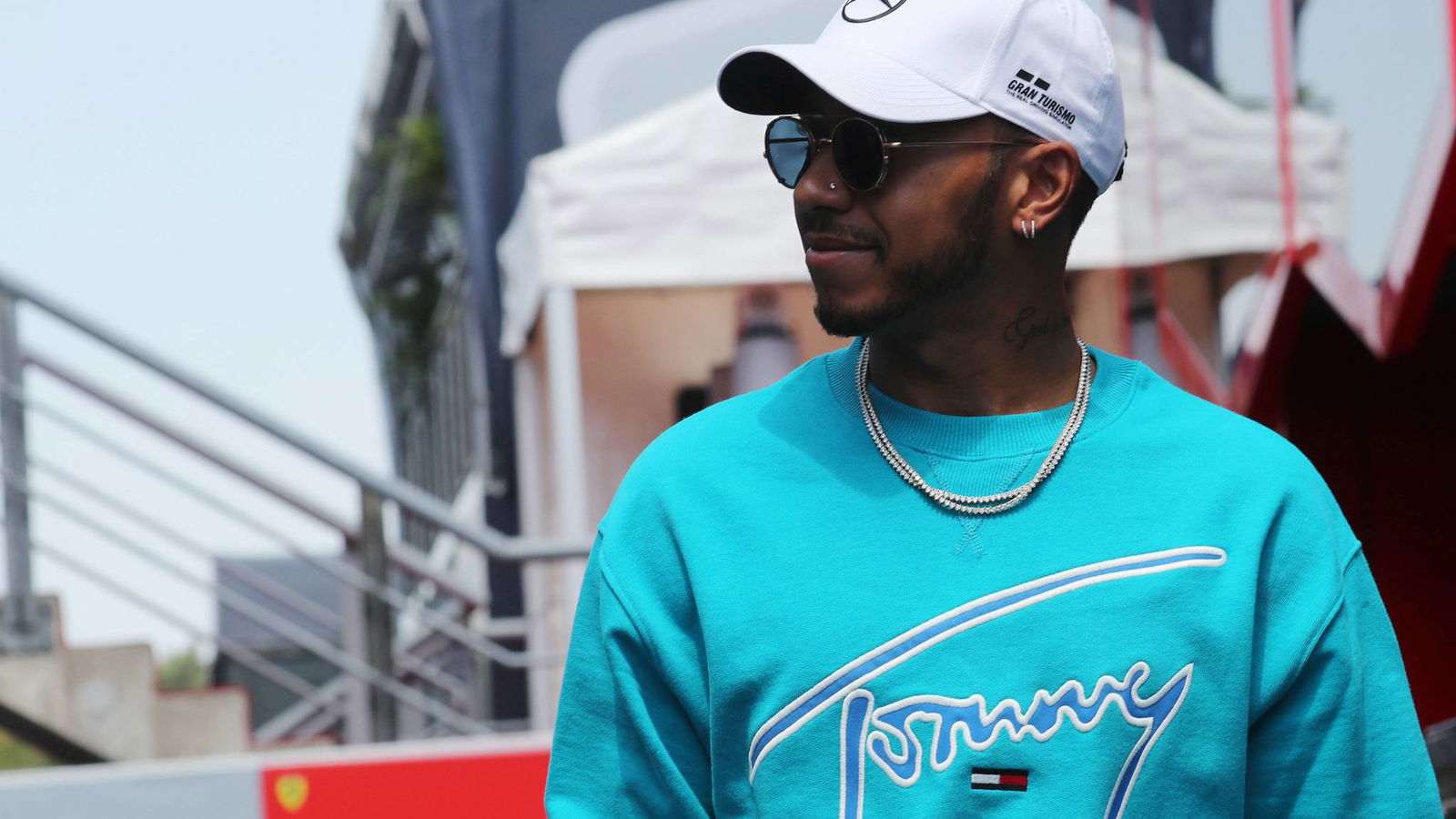 Hamilton mengungkapkan rival tim F1 mencoba merekrutnya dari Mercedes