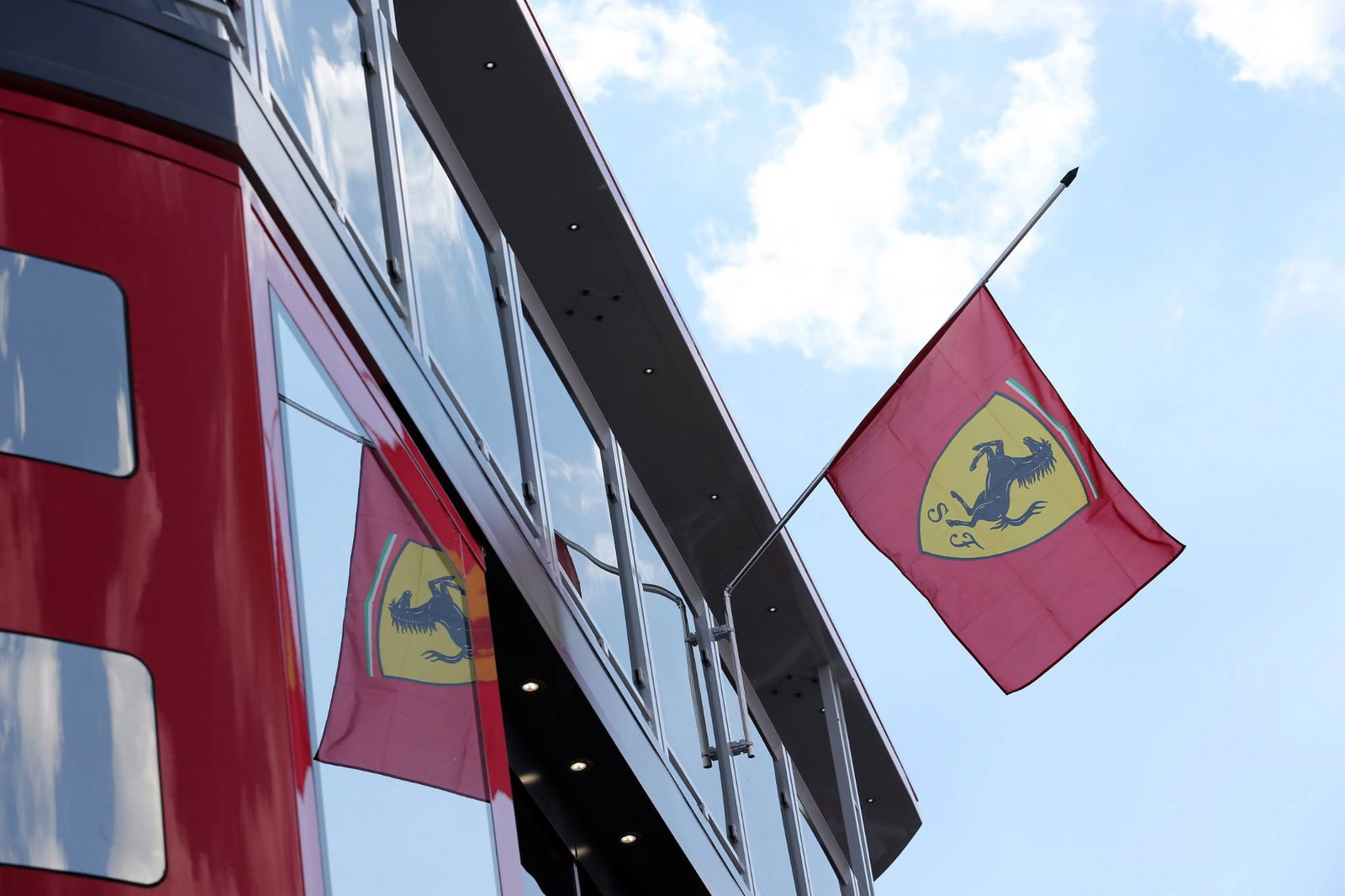 Vettel outpaces Red Bull pair in tight Hungary FP2