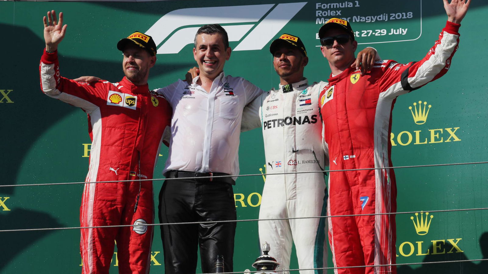Hamilton: Mercedes harus untung 'ketika Ferrari tidak membawa permainan'