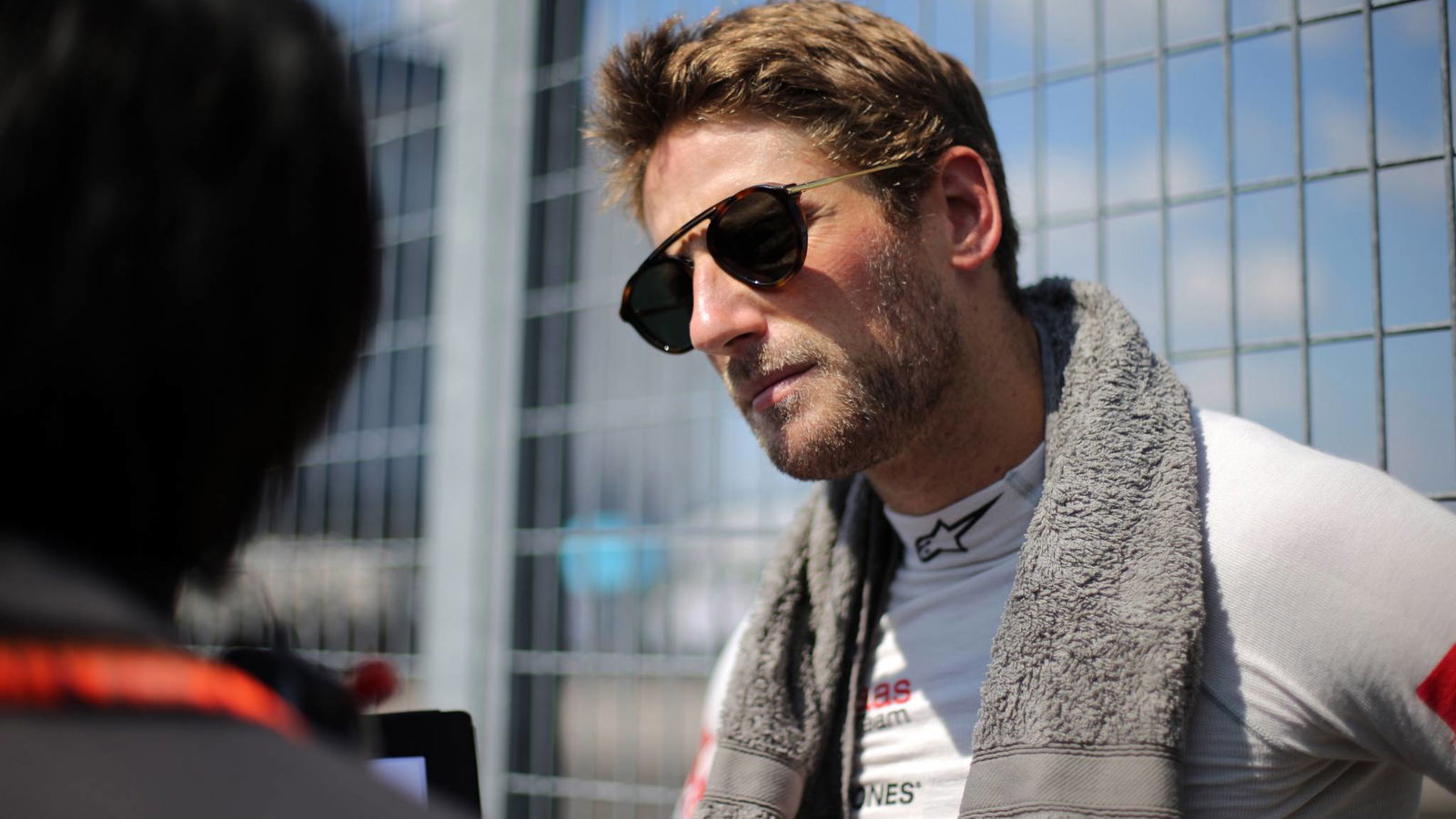 Grosjean di atas 