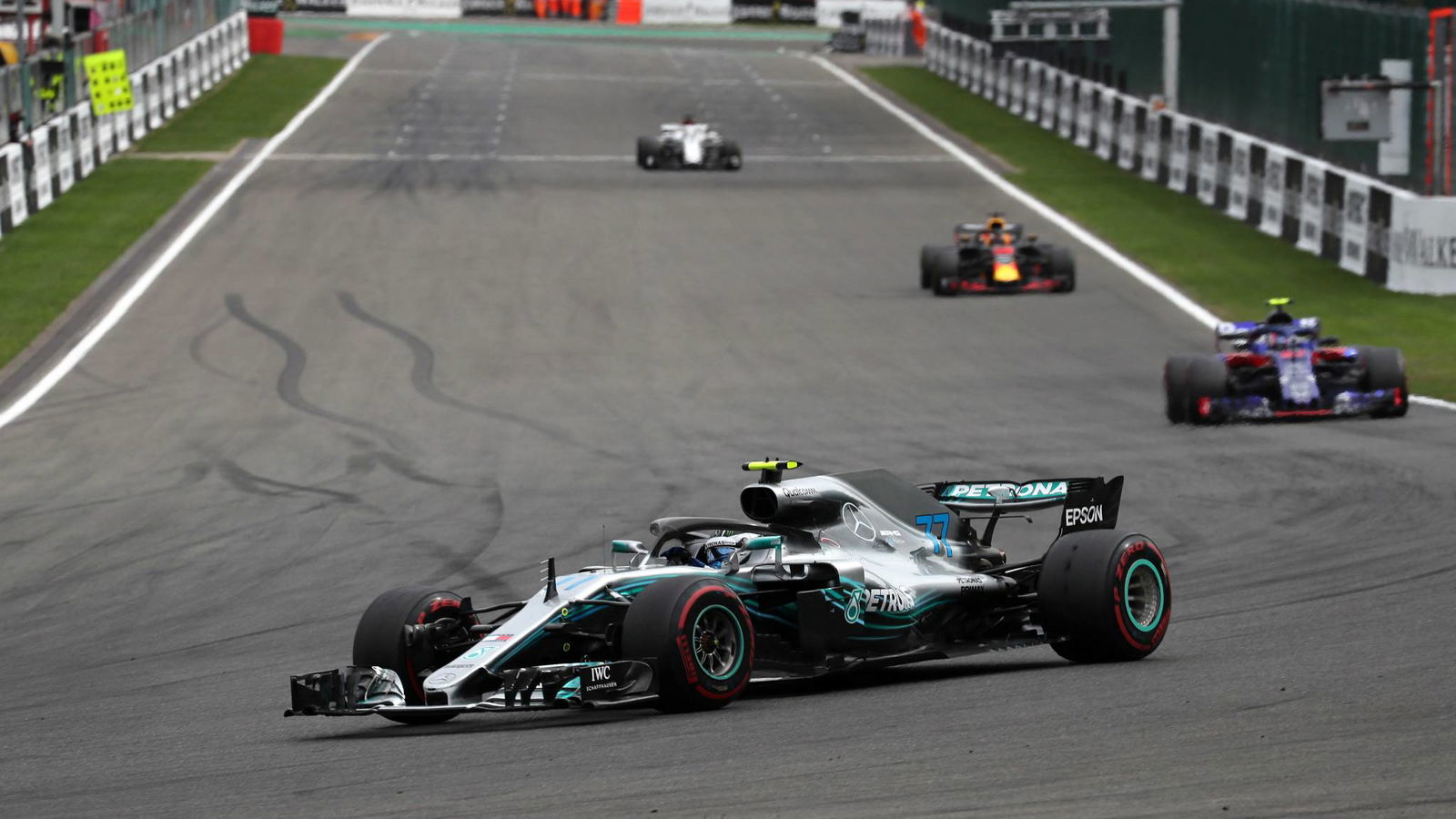 Bottas diberi penalti waktu untuk pertandingan Sirotkin