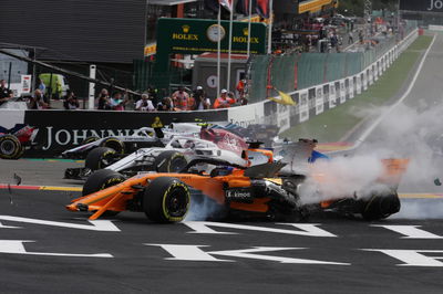 Ricciardo bersiap untuk turun grid Monza untuk mengambil mesin baru