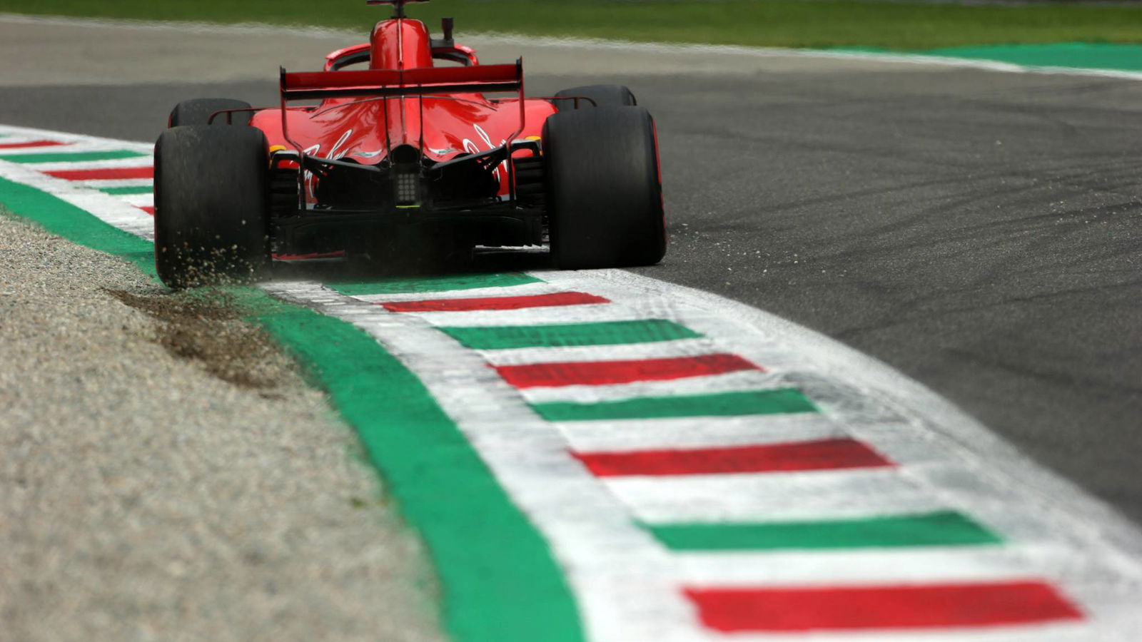 Vettel on top as Hamilton splits Ferraris before qualifying
