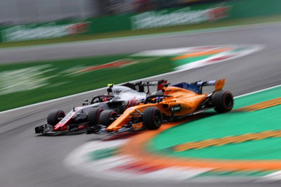 'Aku tidak sabar menunggu dia pensiun' - Magnussen mengecam Alonso