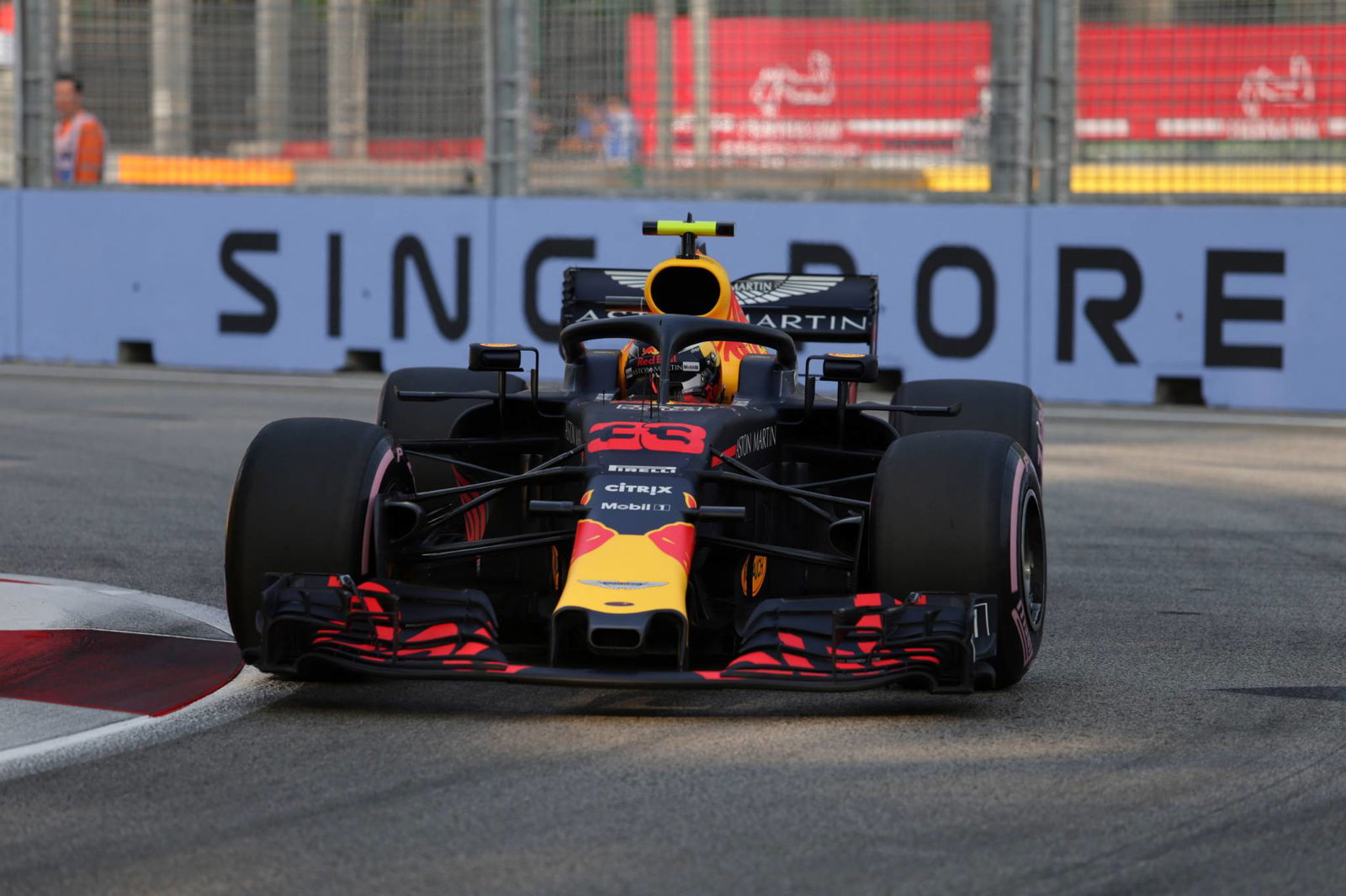Tidak ada perubahan rencana meski sempat defisit dari Hamilton - Vettel