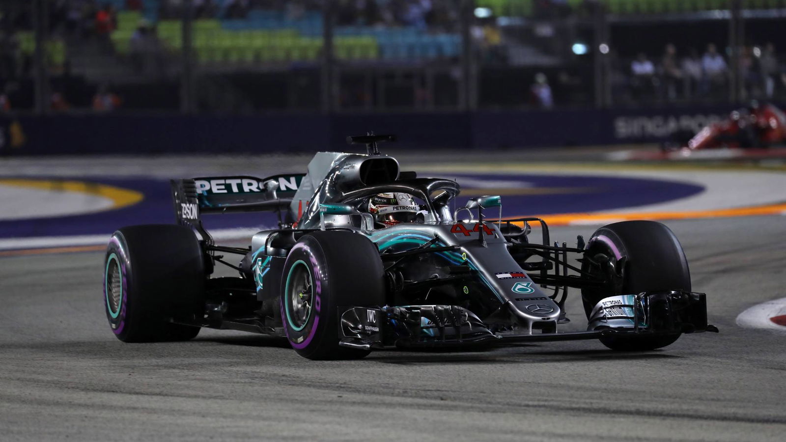 Hamilton clinches Singapore GP pole after Q3 stunner