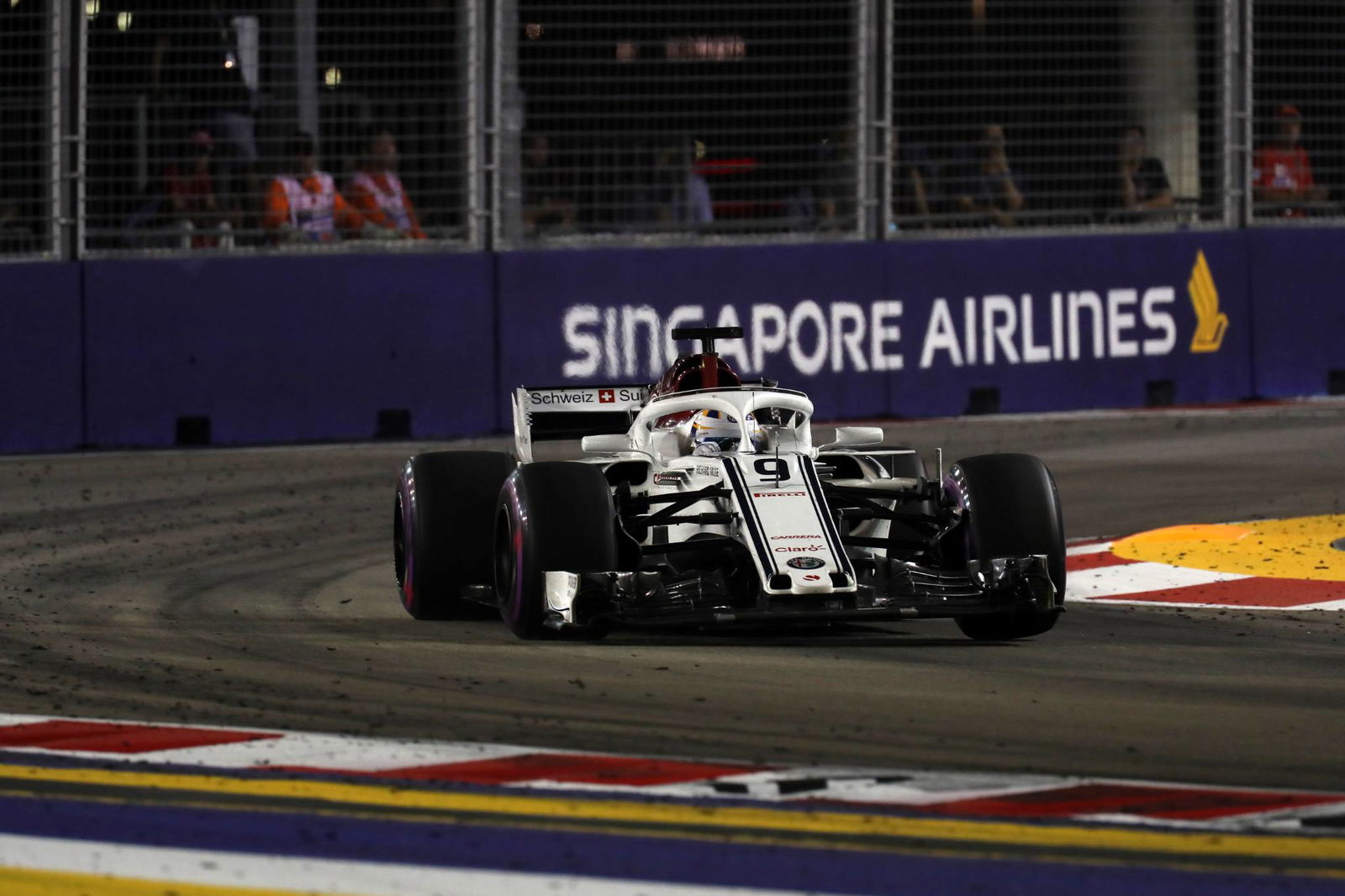 F1 drivers warned over Singapore track limits
