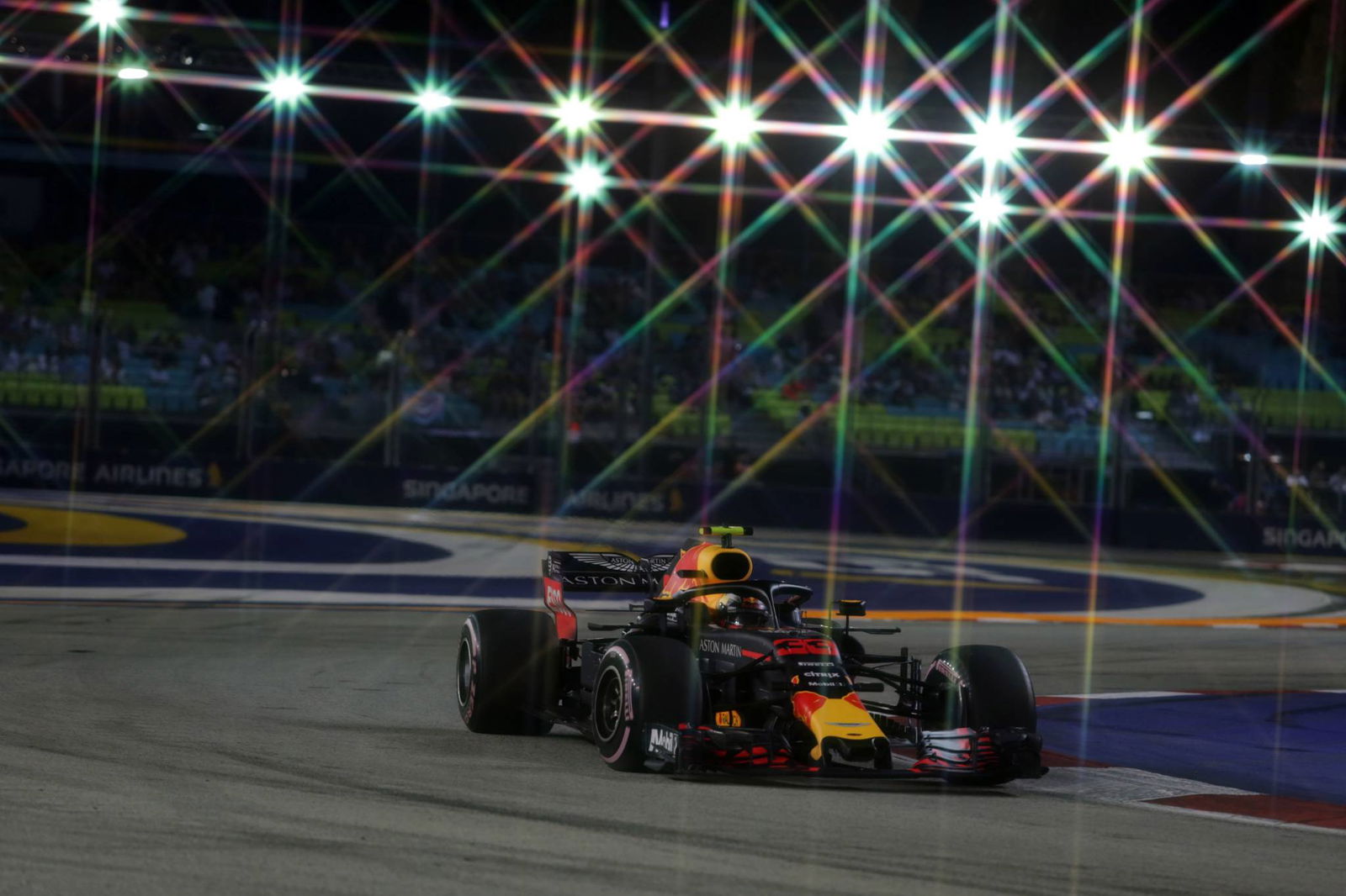 Hamilton clinches Singapore GP pole after Q3 stunner