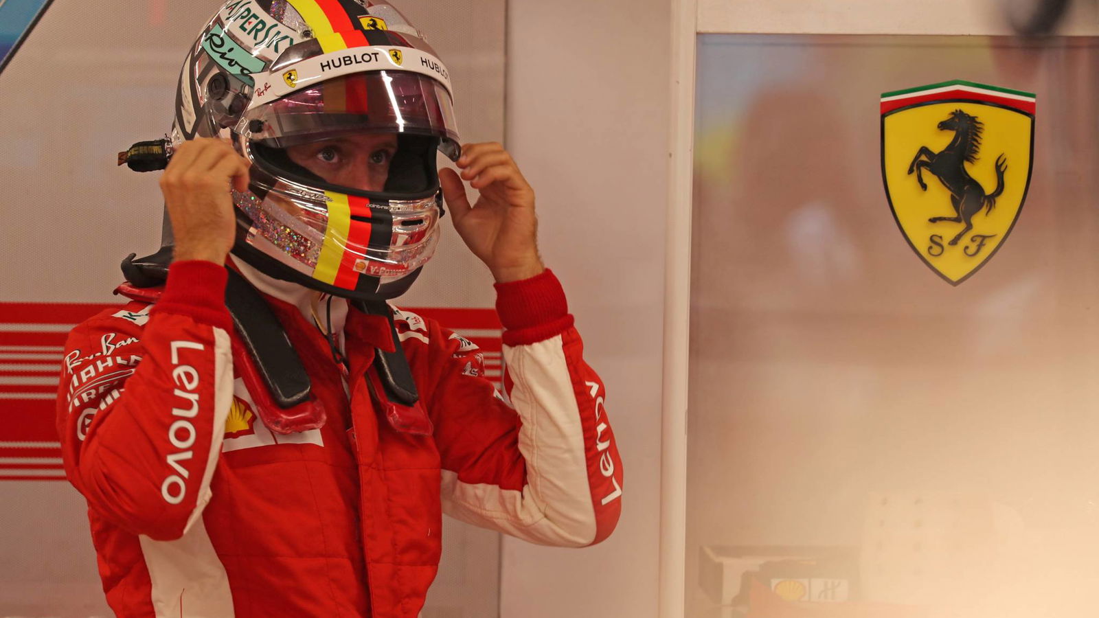 Vettel memimpin FP1 Rusia saat Ricciardo mengalami masalah
