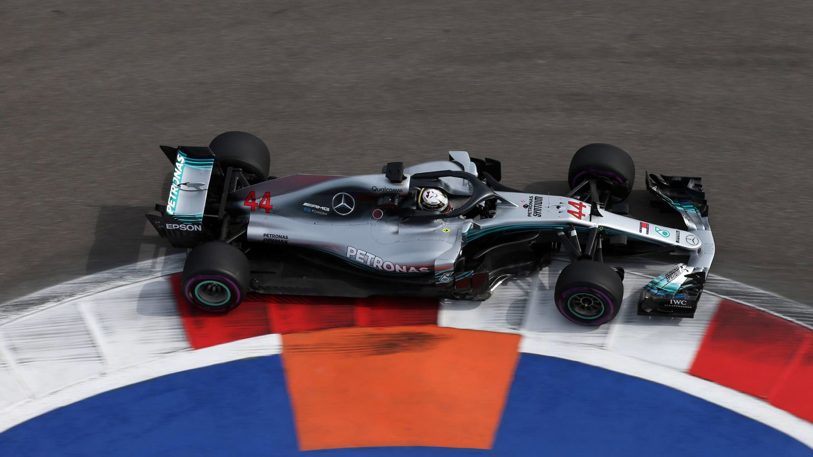Hamilton memimpin Mercedes 1-2 di latihan GP Rusia kedua